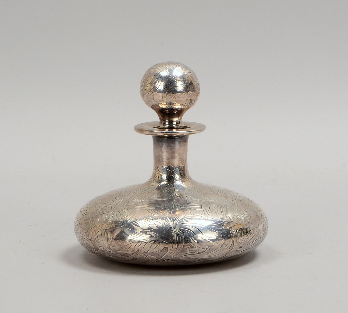 Parfumflacon, Glas mit Silber-Ummantelung/floral zisel., mit Stöpsel; Gew. 515 g