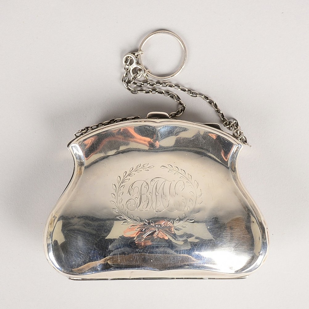 Geldbörse, Silber (gepr.), fronts. grav. Initialen, innen Leder; Maße 9 x 12 cm, Gew. 118 g