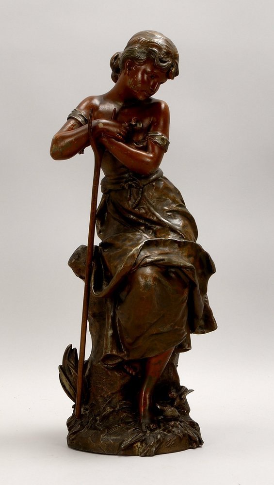 Metallguss-Skulptur (nach A. Moreau), 'Frau mit Heugabel', bronziert; Höhe 53 cm