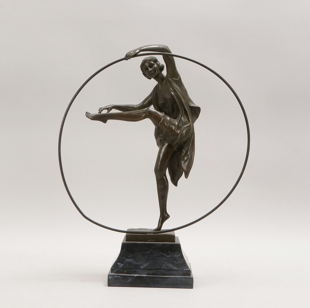 Bronzeskulptur, 'Georgische Tänzerin', in der Plinthe sign., auf Marmorsockel; Höhe 46 cm