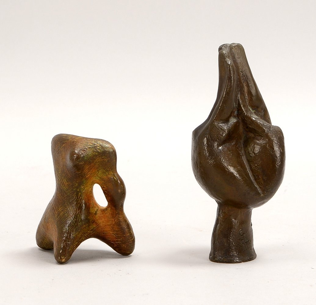 Engelin-Hommes, Gisela, 2 Kleinbronzen, jew. sign.: 'Hand', und 'Abstrakt'