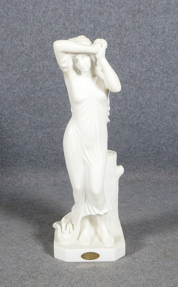 Marmorskulptur, 'Junge Frau...', teils poliert, auf Sockel - schwere Ausf.!; Gew. 55 kg