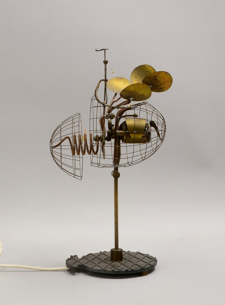 Busch, Hans Karl, 'Kinet. Flugobjekt', Messing/Eisen, am Sockel sign./dat., elektrif.