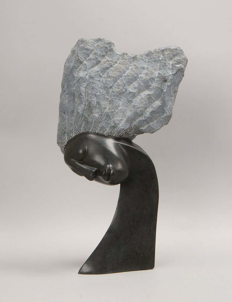 Sha, N., Shona-Skulptur, 'Frauenkopf', stilis. Serpentinstein-Figur, schwere Ausf.