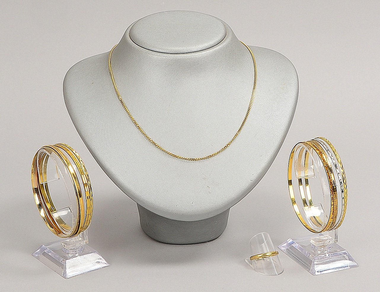 Goldschmuck, 333 GG/333 WG, 9 Teile, Gew. 36,60 g; und 1x 585 GG, Gew. 7 g