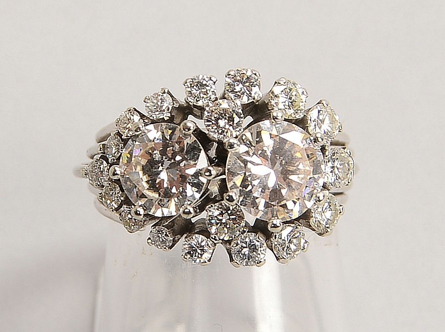 Ring, 585 WG (gest.), mit Brillantbesatz/insges. ca. 2,9 ct, 'G-H', 'Vsi'; RG 52, Gew. 5,60 g