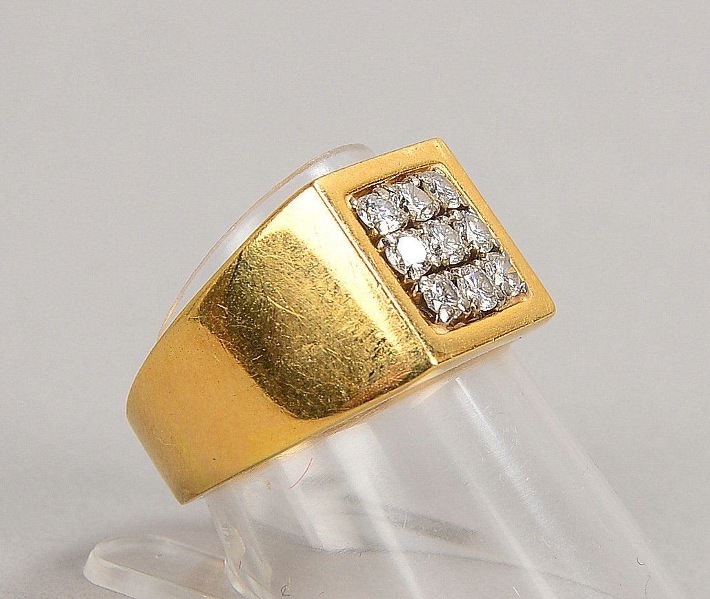 Ring, 750 GG (gest.), mit 9-fachem Brillantbesatz/ca. 0,45 ct; RG 55, Gew. 10,40 g
