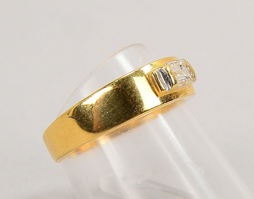 Ring, 750 GG (gest.), mit einzelnem Diamant von ca. 0,20 ct; RG 55, Gew. 3,50 g