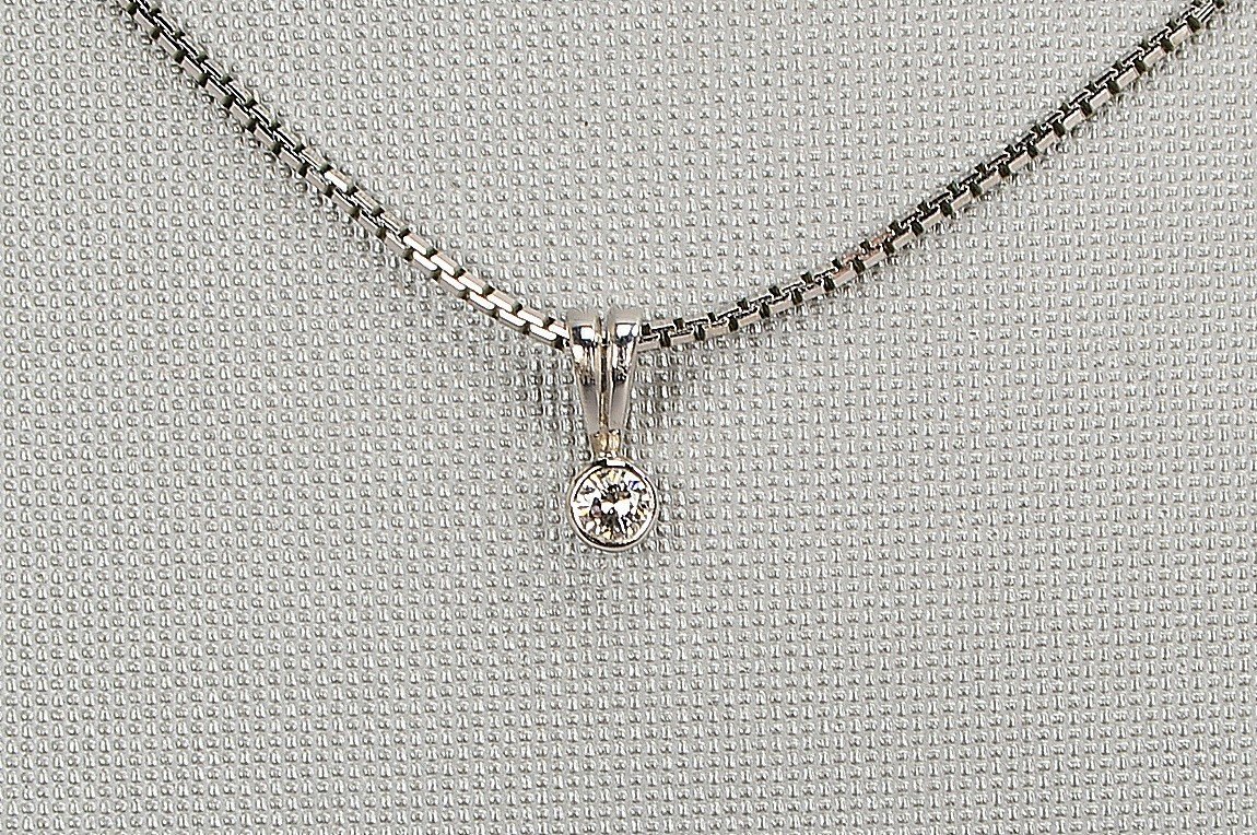 Halskette mit Anh., 585 WG, Anh. mit Brill./ca. 0,10 ct; Gew. Anh. 0,40 g/Kette 3,20 g