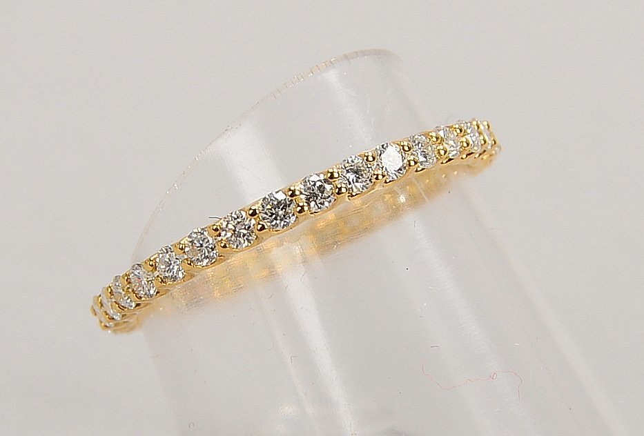 Ring, 750 GG (gest.), in Memory-Art, besetzt mit 33x kl. Brill./zus. ca. 0,65 ct - mit Zert.