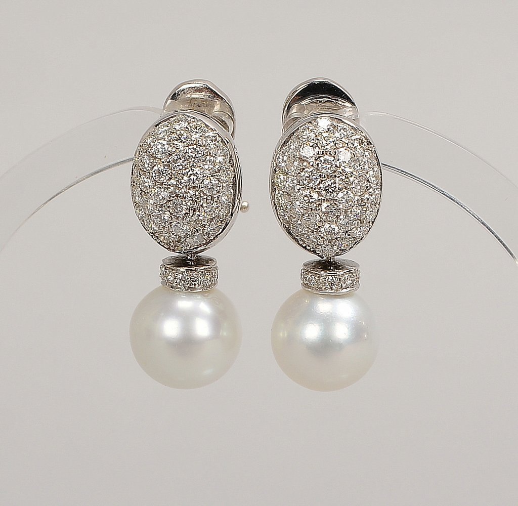 Paar Ohrstecker, 750 WG (gest.), mit Perle und Diam./zus. ca. 1,35 ct; Gew. 9,20 g