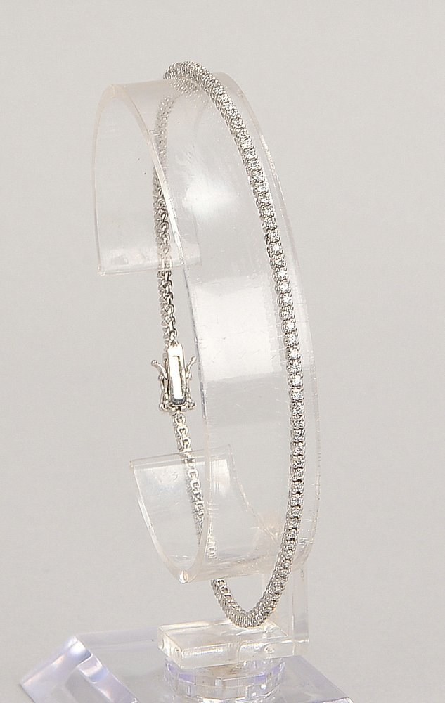 Tennisarmband, 750 WG (gest.) mit 113x kl. Brill./zus. ca. 1,0 ct, 'F-Vsi'; Gew. 4,70 g