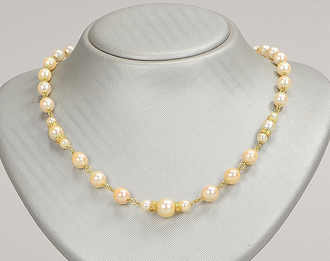Perlencollier, 750 GG (gest.), Ø 8 mm - Ø 9,5 mm, mit einzelnen Diam./ca. 0,30 ct; Länge 48 cm