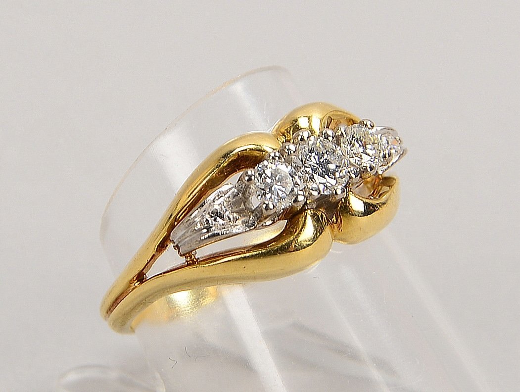 Ring, 585 GG/WG (gest.), 5x Diam./ca. 0,50 ct, Achtkant-/Brill.-Schliff; RG 57, Gew. 5,50 g