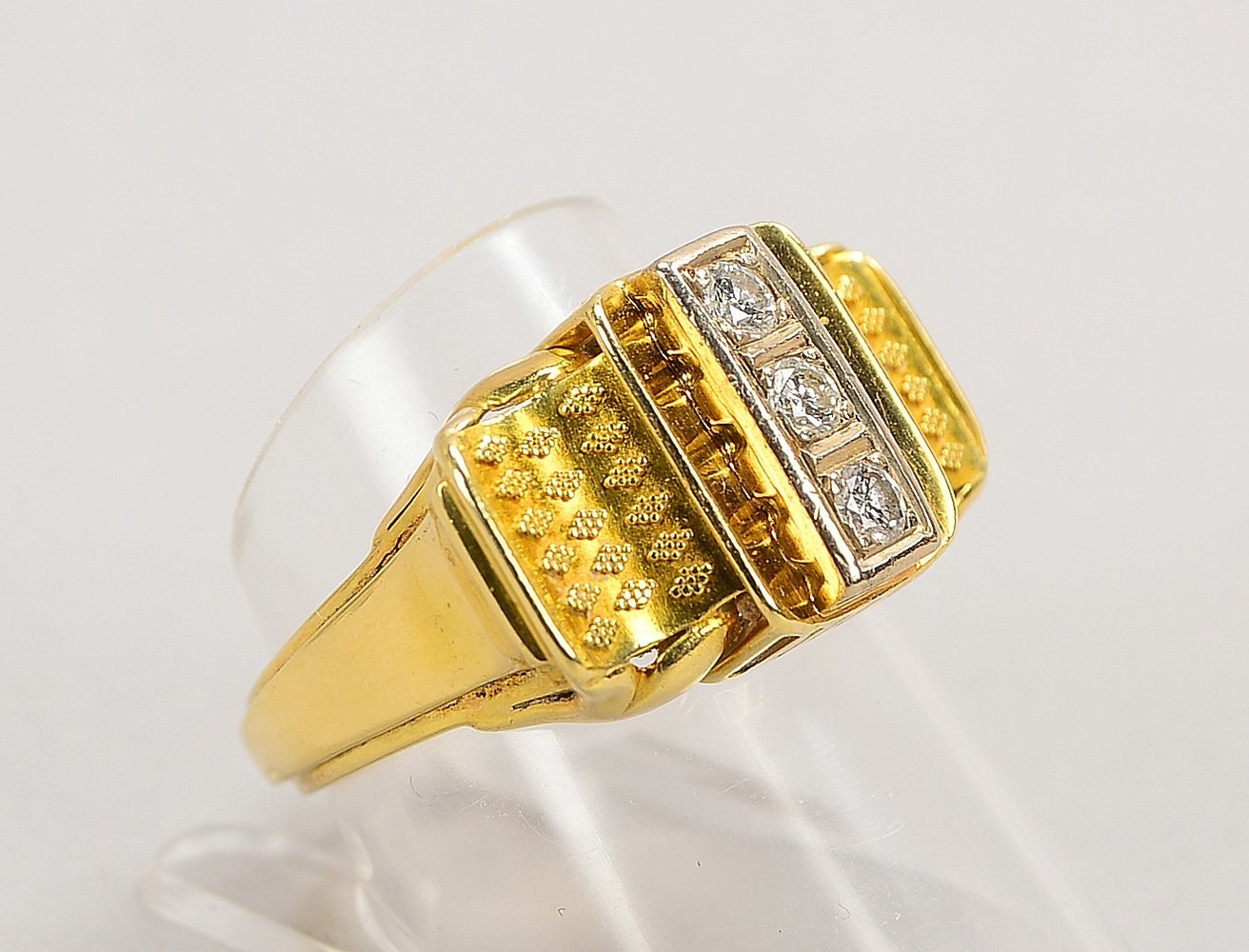 Ring, 585 GG (gest.), besetzt mit 3x kleinen Brillanten/ca. 0,21 ct; RG 58, Gew. 8,40 g