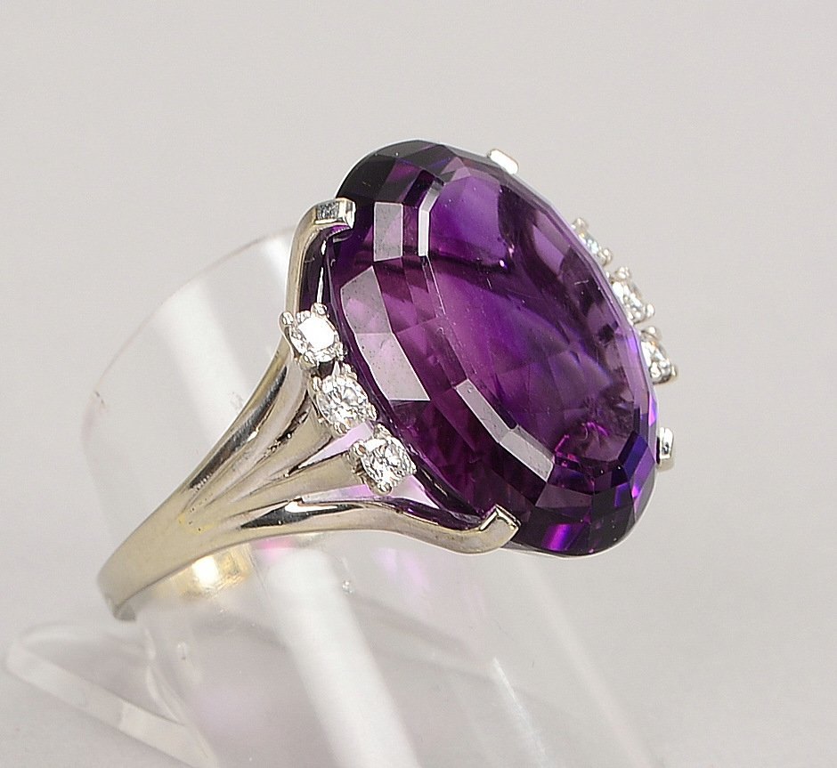 Ring, 750 WG (gest.), mit Amethyst und Brill./ca. 0,30 ct, 'G-H', 'LR-vvs'; RG 48, Gew. 11,17 g