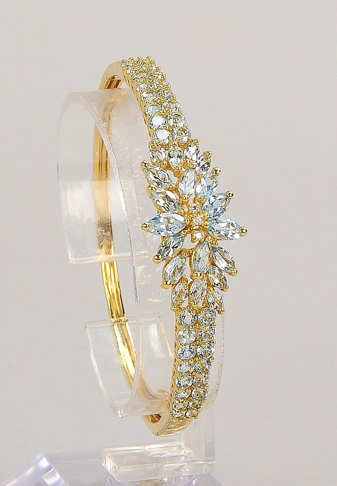 Armreif, 585 GG (gest.), Aquamarine und Brill., 'G-H', 'LR-vvs'; Gew. 15,98 g - mit Zert.