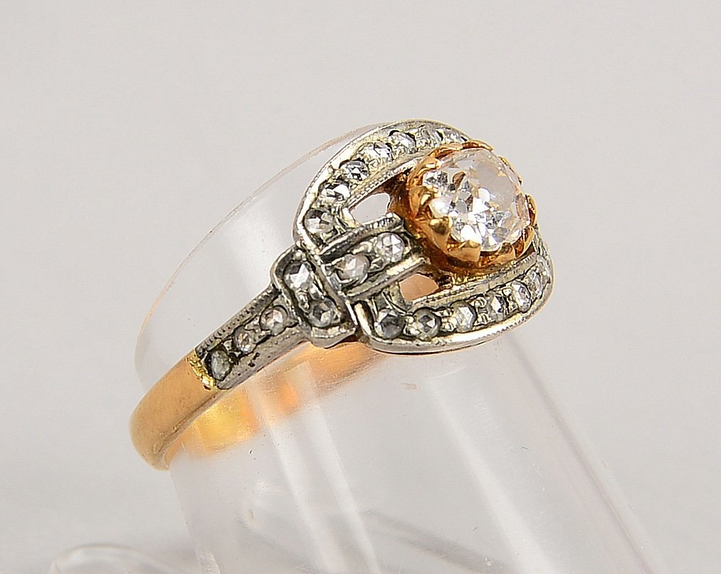 Ring (Art déco), 750 GG (gest.) und Silber, mit Diamantbesatz; RG 55, Gew. 3,60 g