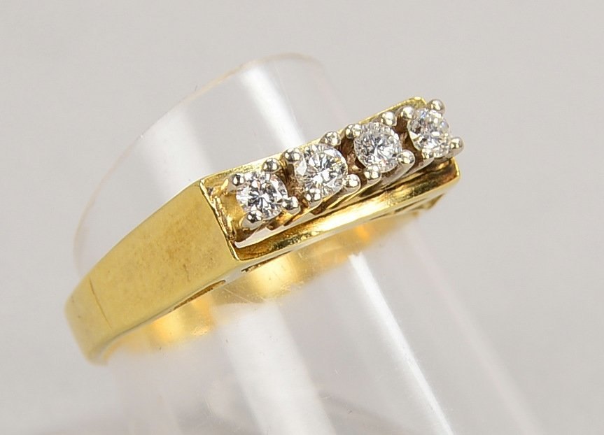 Ring, 585 GG (gest.), besetzt mit 5x kl. Brill./ca. 0,25 ct; RG 56, Gew. 4,10 g