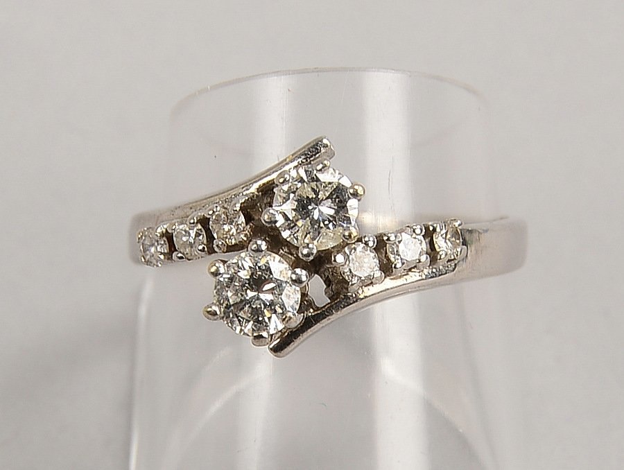 Ring, 585 WG (gepr.), mit 8-f. Brillantbesatz/ca. 0,60 ct; RG 56, Gew. 3,40 g
