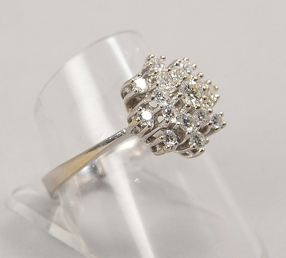 Ring, 585 WG (gest.), mit 17x Brillanten/ca. 0,58 ct; RG 58, Gew. 4,10 g