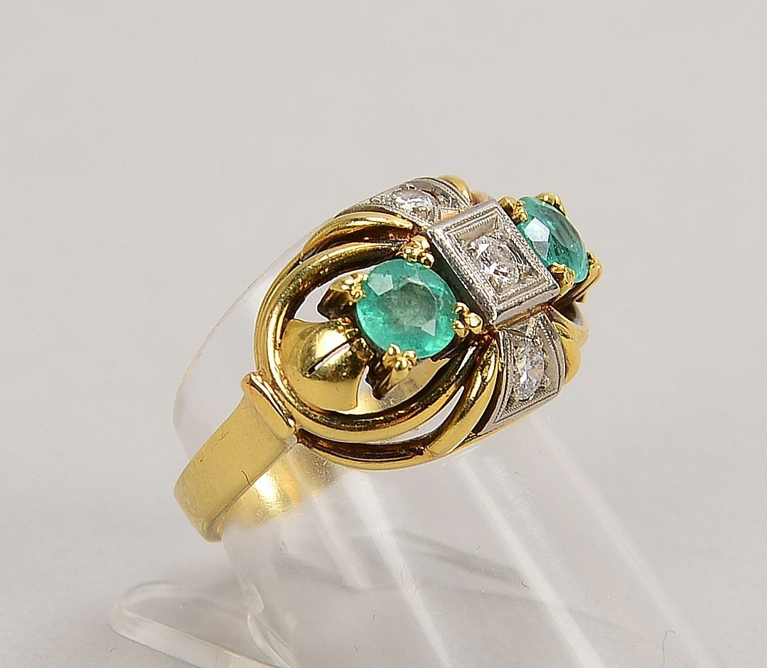 Ring, 585 GG/WG, mit 2x Smaragden und 3x Diam./ca. 0,59 ct; RG 56, Gew. 7,60 g