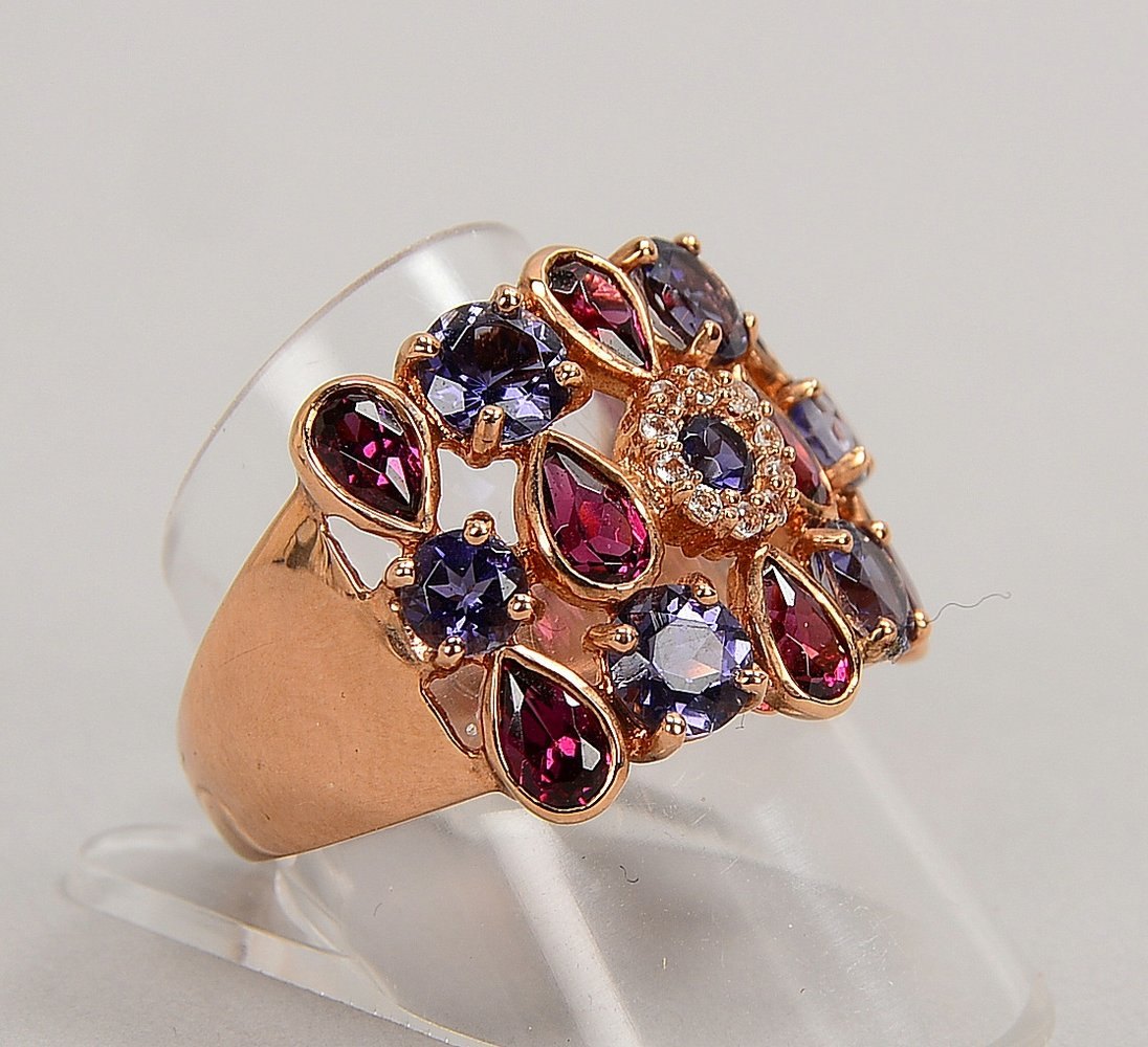 Ring, 375 RG (gest.), mit Iolithbesatz und Rodalithen; RG 60, Gew. 5,80 g