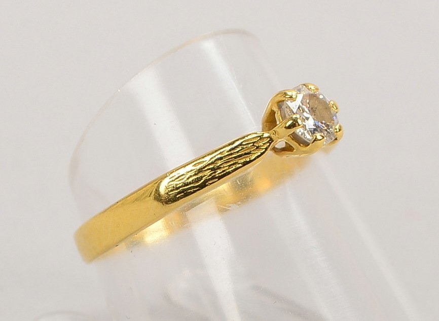 Ring, 750 GG (gest.), mit einzelnem Brill./ca. 0,25 ct, 'H-Vsi'; RG 55, Gew. 2,10 g