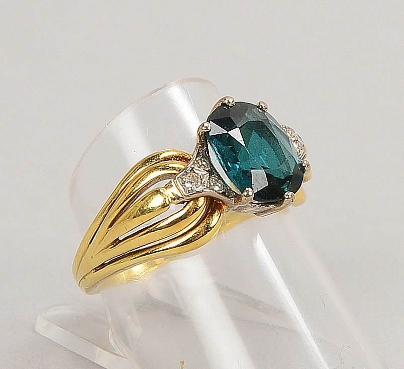 Ring, 585 GG (gest.), mit einzelnem Turmalin und 6x kl. Diam.; RG 56, Gew. 5,70 g