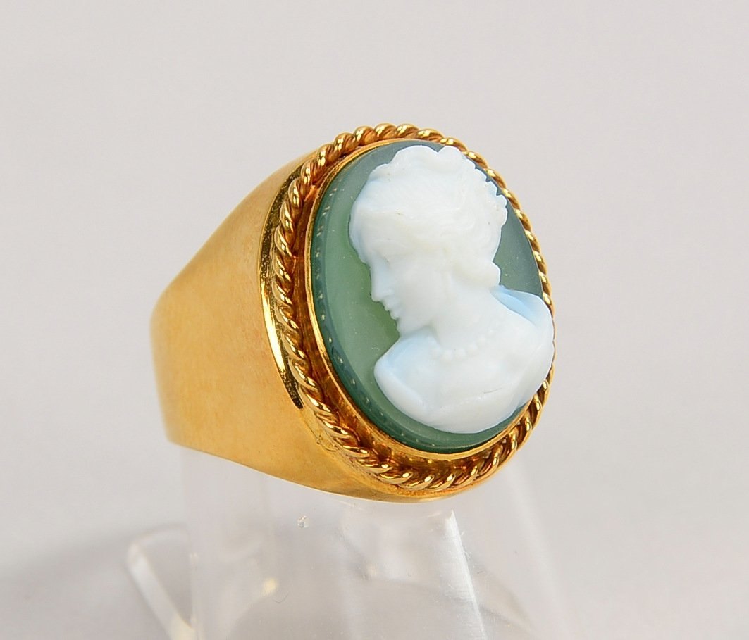 Ring, 585 GG (gest.), mit geschnittener Kamee ('Frauenportrait'); RG 54, Gew. 8,70 g