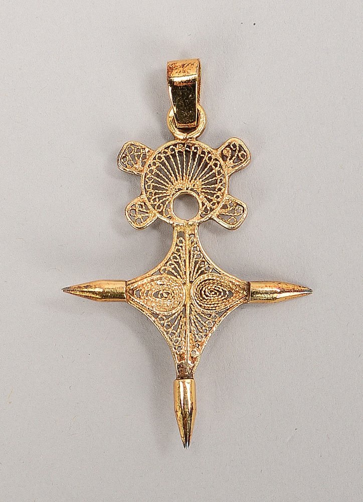 Anhänger, 585 GG (gepr.), 'Kreuz', filigr. Handarbeit; Länge 4,5 cm, Gew. 6,10 g