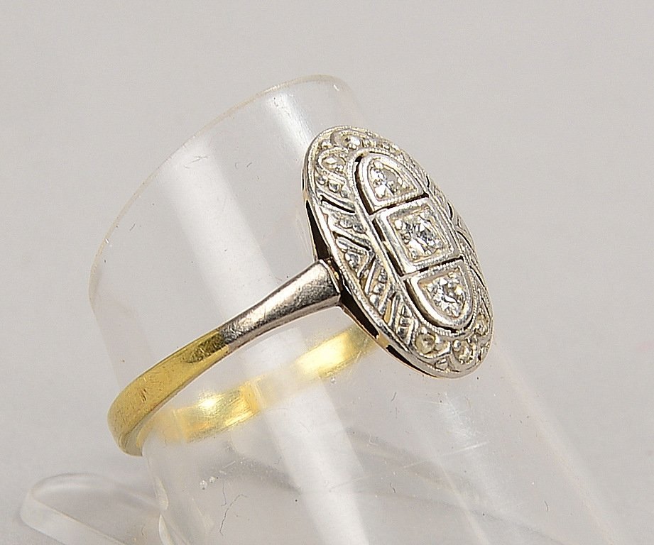 Ring (Art déco), 585 GG/WG (gest.), mit 3-fachem Diamantbesatz; RG 58, Gew. 2,10 g