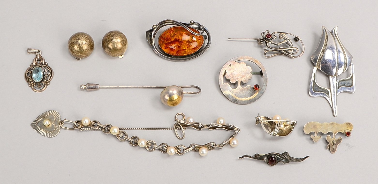 Silberschmuck-Konvolut, verschiedene Teile und Ausf. (Broschen u.a.); Gew. 104 g