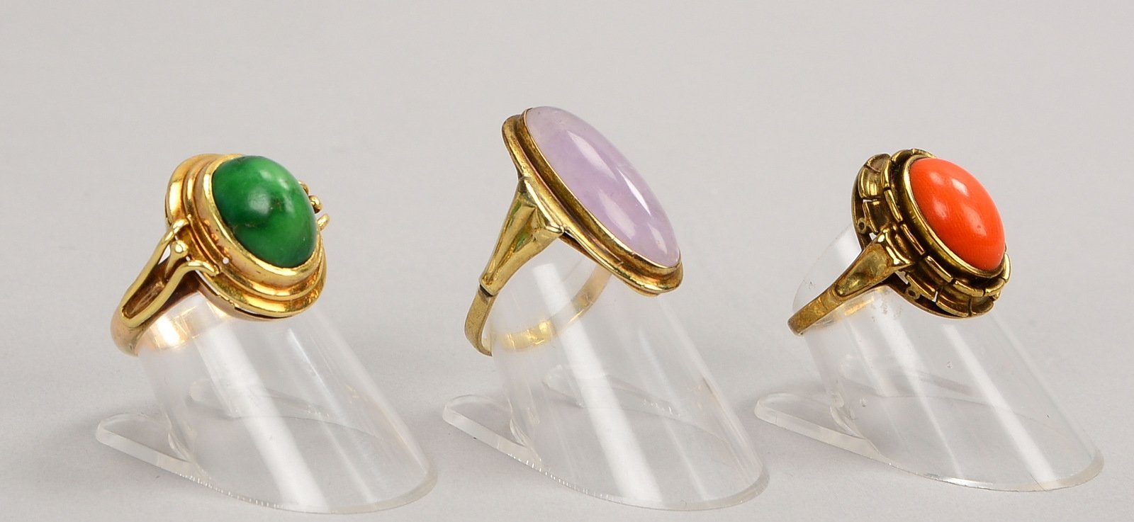 3 Ringe, 333 GG (gest.), mit Koralle, Amethyst und Malachit; RG 52 - RG 54, Gew. 14,30 g
