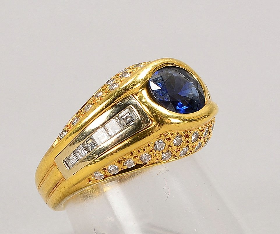 Ring, 750 GG/WG (gest.), mit Ceylon-Saphir und 50-f. Diamantbes., 'Tw-If' - mit Zert.!