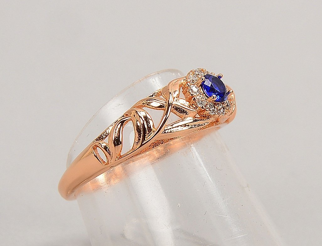 Ring, 585 RG (gest.), mit einzelnem Tanzanit und Zirkonen; RG 54, Gew. 1,80 g