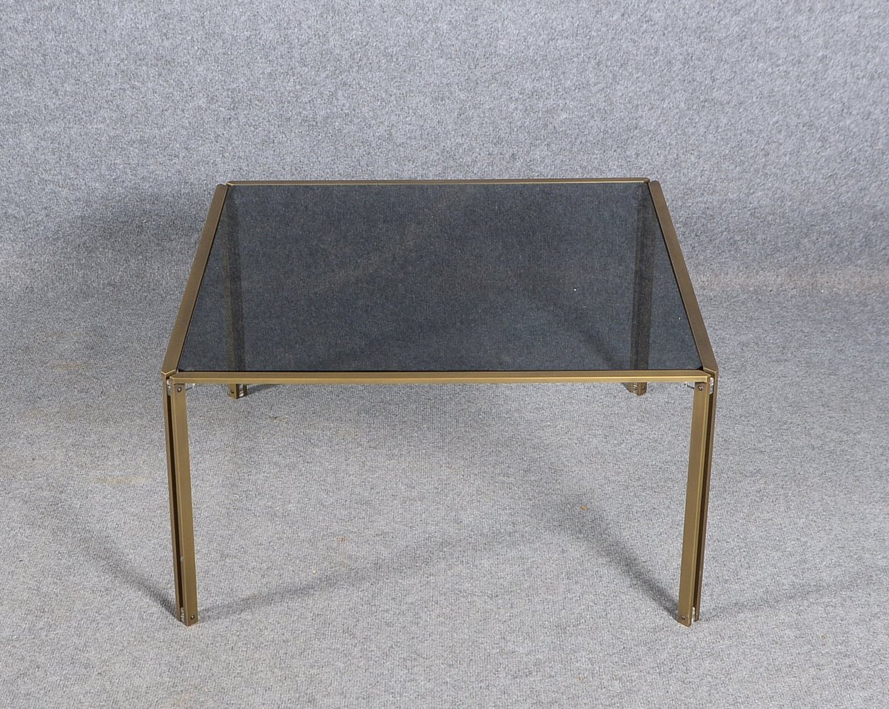Couchtisch, mod. Ausf., Messinggest. mit getönter Starkglas-Platte/10 mm; Höhe 40 cm