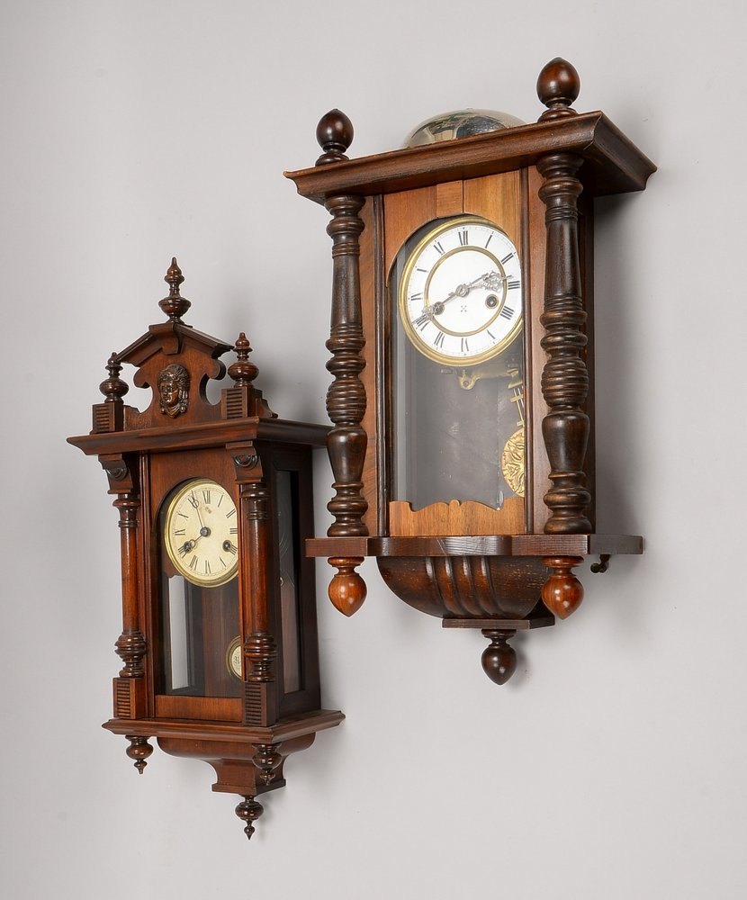 2 Wanduhren, Pfeilkreuz/Junghans, Schlag auf Glocke/Feder, 3-f. vergl. Holzgeh.