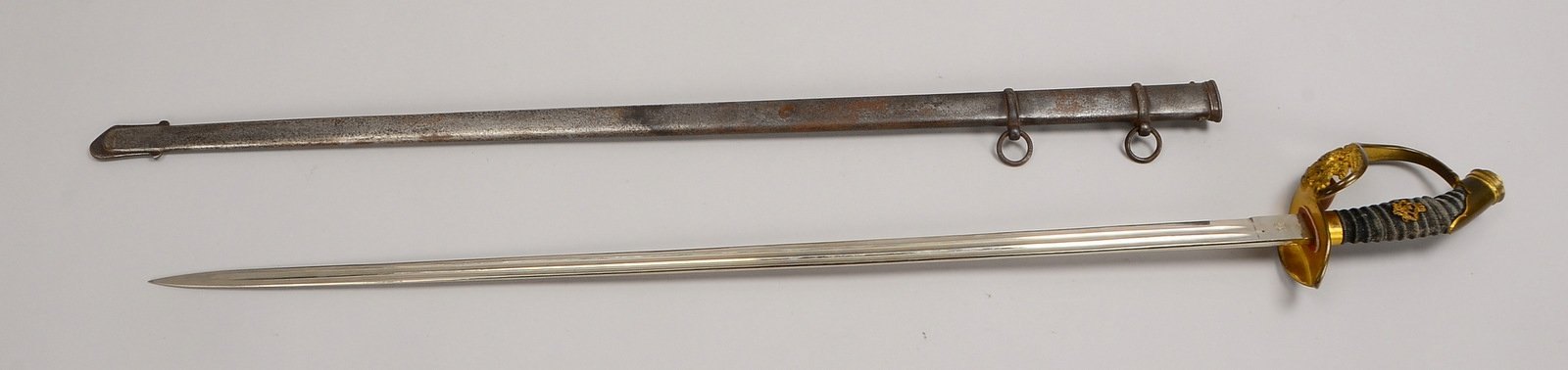 Militaria-Sammlerstück (Preußen), Offiziersdegen, Klinge wohl ersetzt!, in Scheide