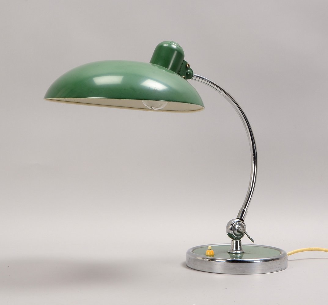 Kaiser Idell-Tischlampe, gr. flacher Schirm, grün mattlackiert/Chrom, Entw. F. Hansen
