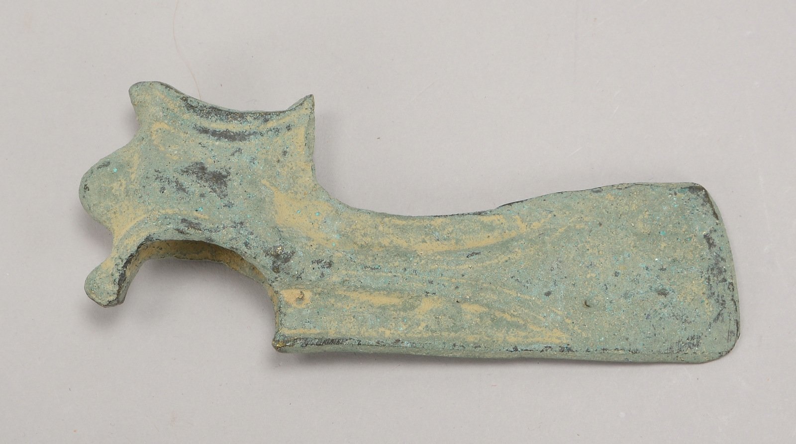 Bronze-Axt (Persien), in Replik, mit grüner Patina; Länge 14,5 cm