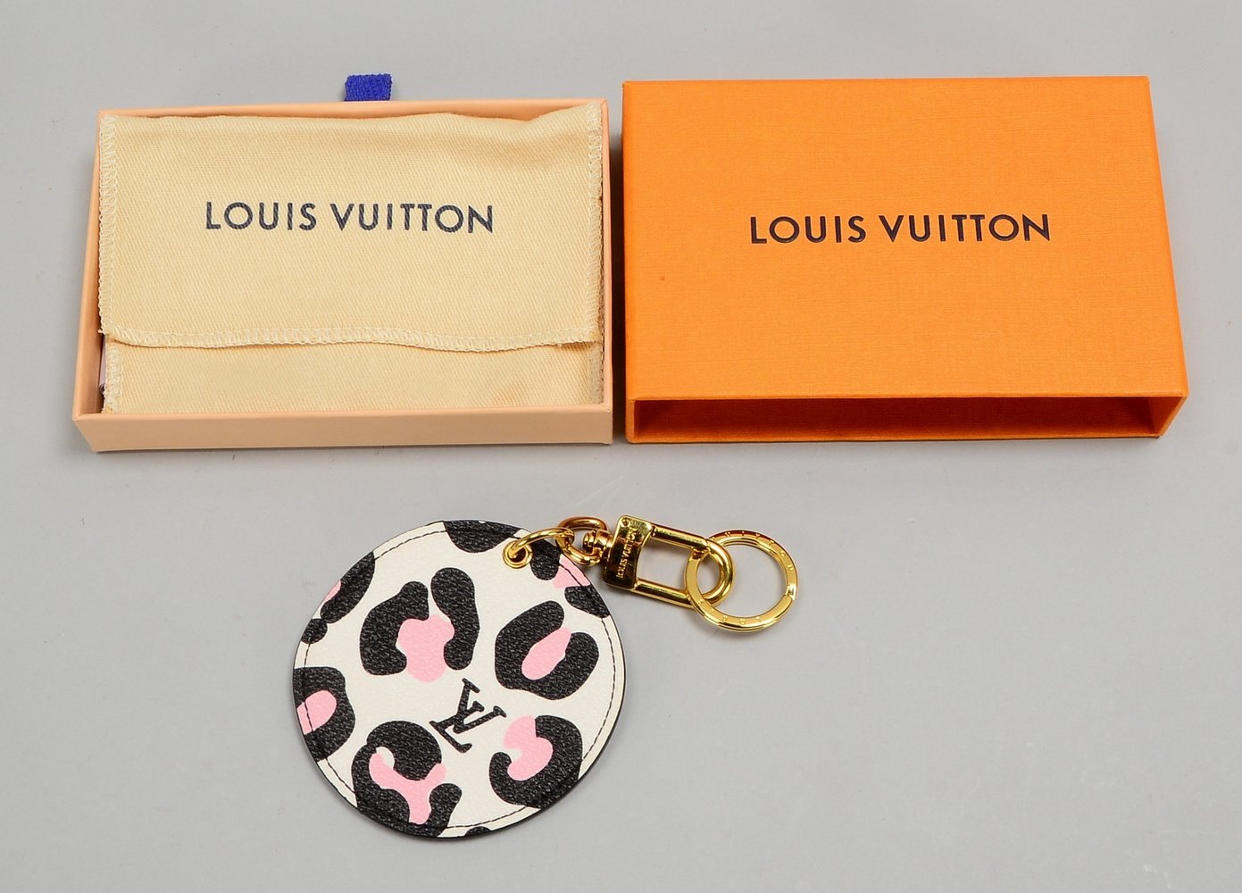 Louis Vuitton-Schlüsselanhänger/Charm, 'Illustre Wild at Heart', neuwertig; im orig. Karton