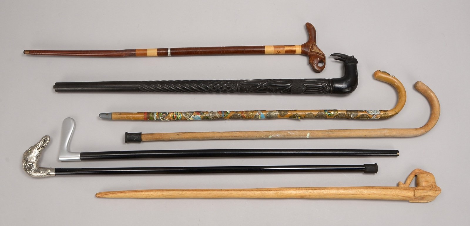 Kleine Spazierstock-Sammlung, Holz, unterschiedliche Ausf., 7 Stück; Höhe bis 98 cm