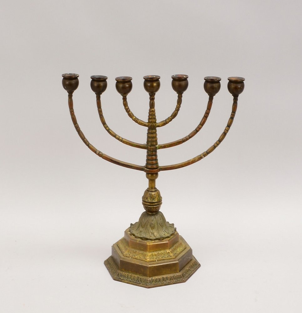 Judaica-Sammlerstück: Menora-Tischleuchter, Bronze, 7-flammig; Höhe 38 cm