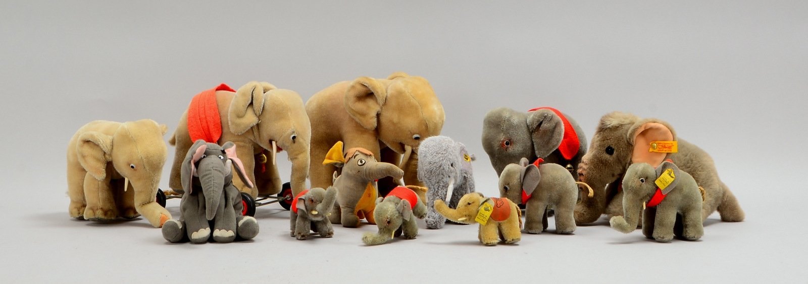 13x Sammler-Stofftiere (überw. Steiff) 'Elefanten', versch. Größen/Ausführungen