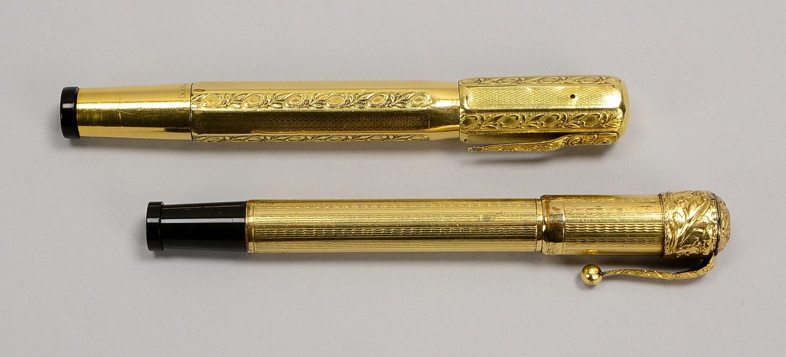 2 Füllfederhalter, Gehäuse jeweils 18 kt verg.: 1x Waterman's, 1x Standard/14 kt Goldfeder