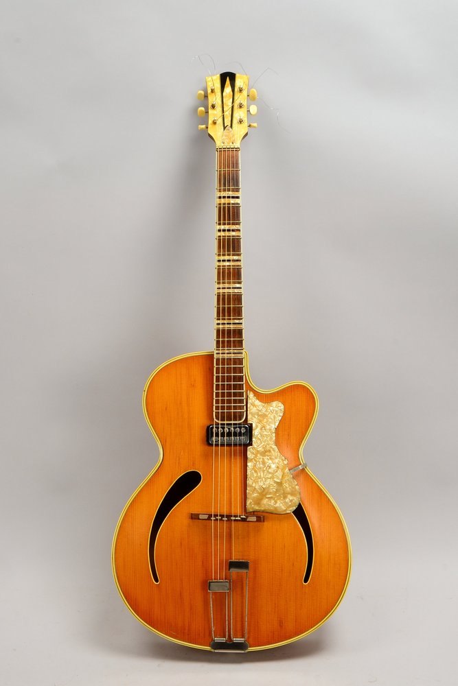 Seltene Höfner-Jazzgitarre, '462' (Mod. aus 1950er Jahren, hier: '22/1. 1964'-?), guter Zust.