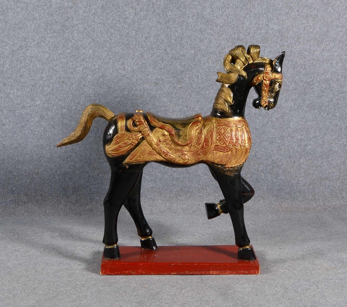 Große Holzfigur (Deko), 'Pferd', stehend mit erhobenen Vorderläufen; Höhe 98 cm