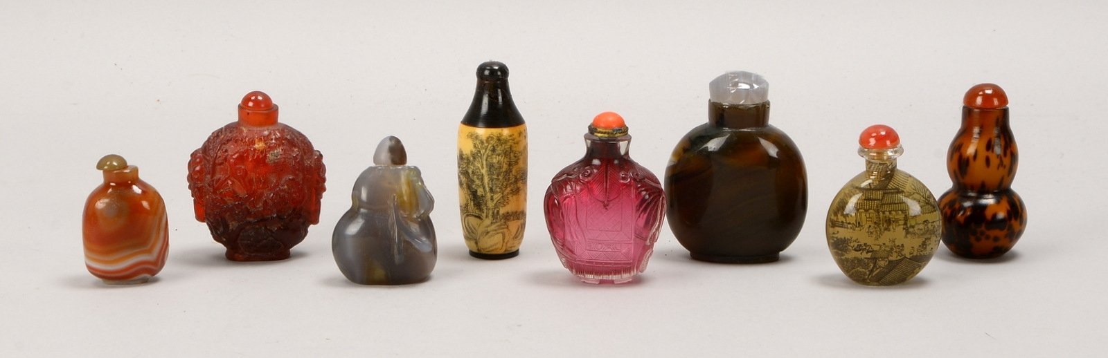 8x Snuffbottles (China), versch. Materialien/Ausf. (Pekingglas, Achat, u.a.)