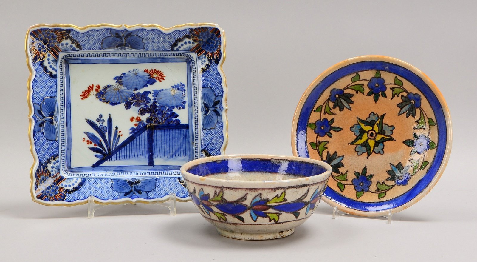 3x Schalen: 1x Porz. (Japan), Maße 29 x 26 cm; 2x Steingut (Persien), Ø 20 cm/Ø 23 cm